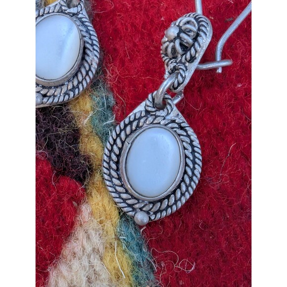 Sterling Silver Southwestern Mother of Pearl Earrings, Vintage Shell Earrings - Picture 4 of 9